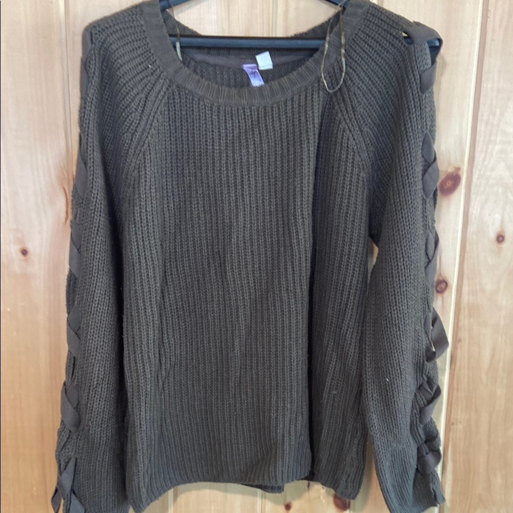 Alya Brown Sweater with Lace-Up Sleeves
